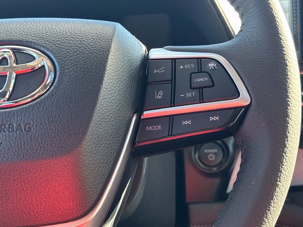 Used 2026 Toyota Sienna XLE AWD/4WD image 20