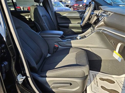 New 2025 Jeep Grand Cherokee Laredo X w/ Luxury Tech Group I image 14