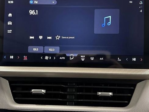 Used 2025 Ford Explorer Active w/ Active Comfort Package image 21