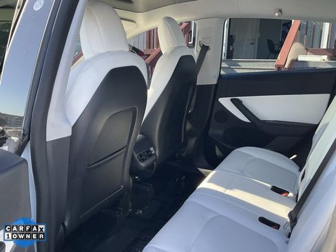 Used 2021 Tesla Model Y Long Range image 25