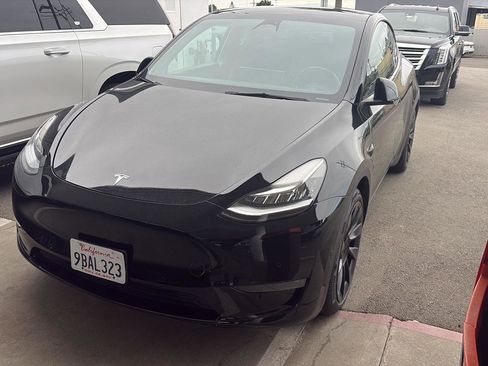 Used 2022 Tesla Model Y Long Range image 3