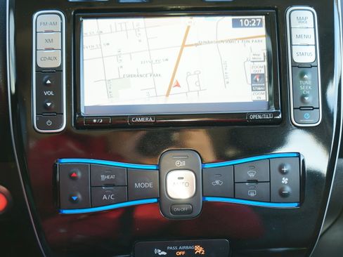 Used 2015 Nissan Leaf SL w/ Premium Package image 25