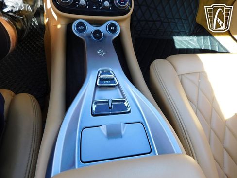 Used 2009 Ferrari California RWD image 34