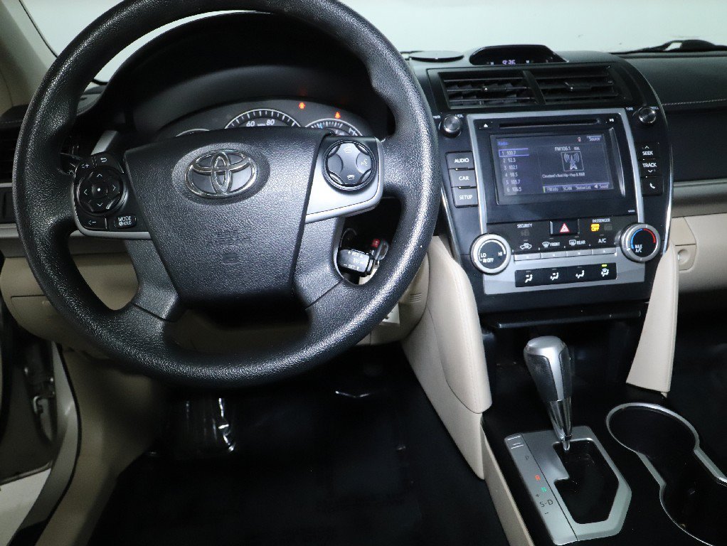 Used 2014 Toyota Camry LE FWD image 30