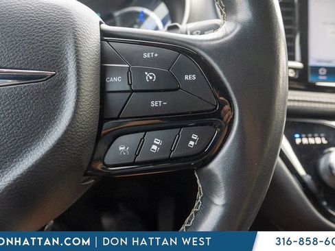 Used 2021 Chrysler Pacifica Touring w/ S Appearance Package FWD image 11