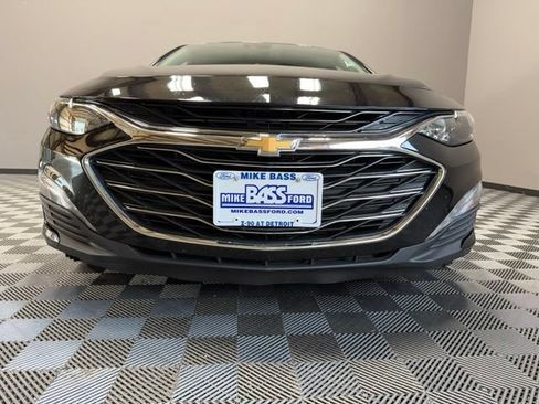 Used 2023 Chevrolet Malibu LT FWD image 3
