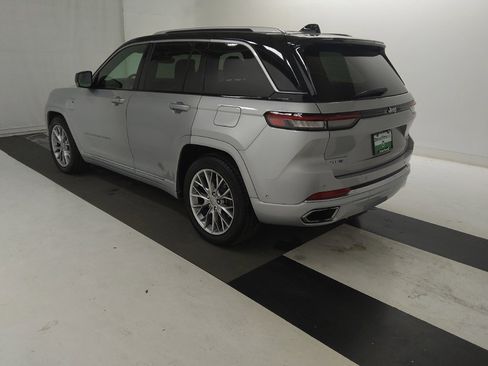 Used 2022 Jeep Grand Cherokee Summit w/ Luxury Tech Group V image 5