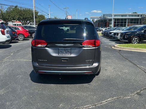 Used 2019 Chrysler Pacifica Limited FWD image 45