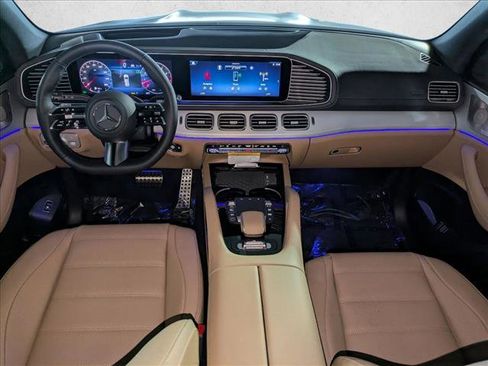 New 2026 Mercedes-Benz GLS 580 4MATIC image 15