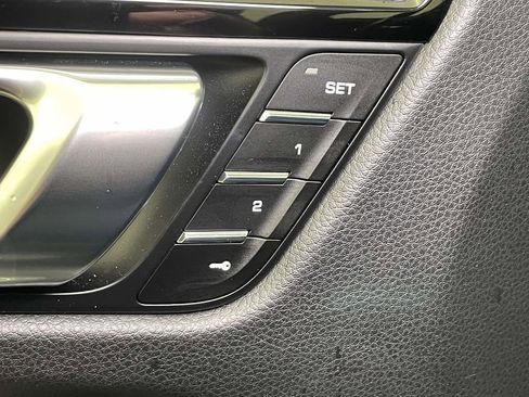 Certified 2025 Porsche Macan image 37