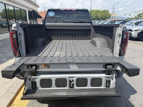 Used 2024 GMC Sierra 2500 AT4 w/ AT4 Premium Plus Package AWD/4WD image 9