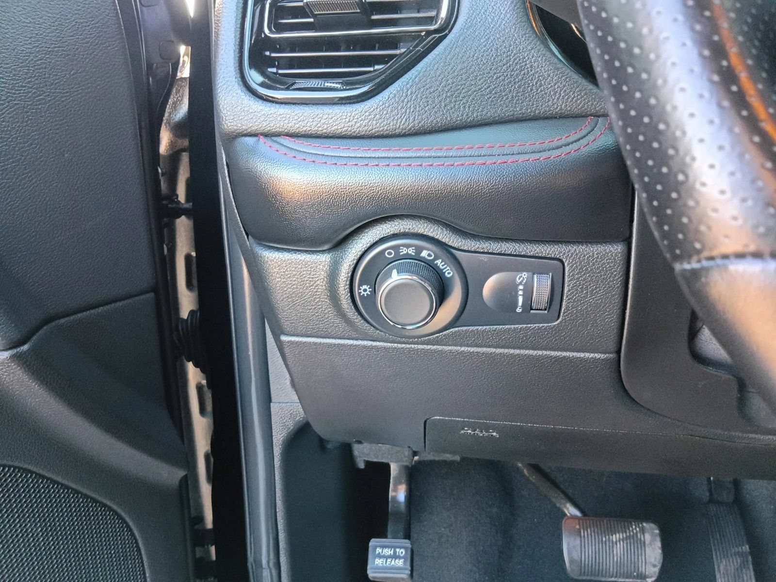 Used 2024 Dodge Durango R/T RWD image 28