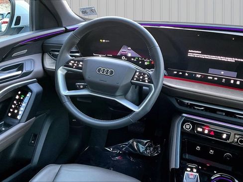 Used 2025 Audi Q5 Premium Plus w/ Premium Plus image 8
