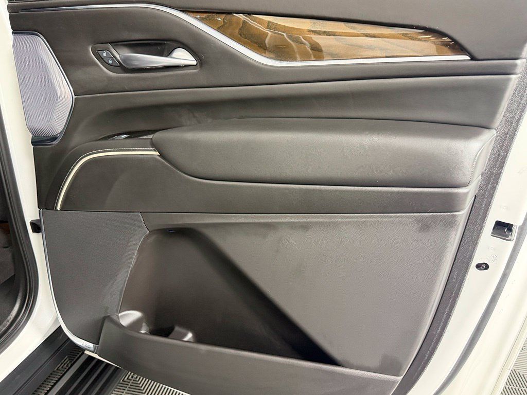Used 2024 Cadillac Escalade ESV Sport Platinum w/ LPO, ONYX Package AWD/4WD image 27