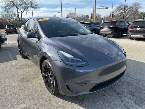 Used 2022 Tesla Model Y Long Range image 4
