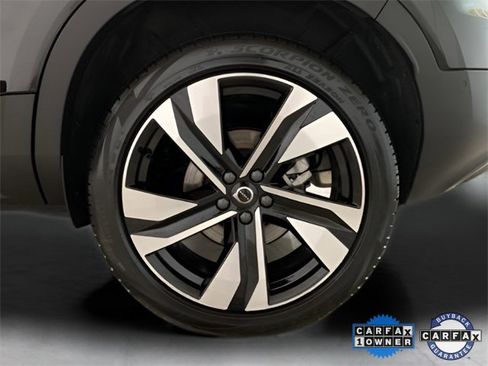 Used 2025 Volvo XC40 B5 Plus image 30