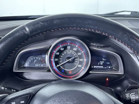 Used 2015 MAZDA MAZDA3 i Touring w/ Technology Package image 17