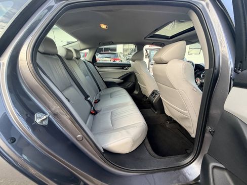 Used 2018 Honda Accord Touring image 36