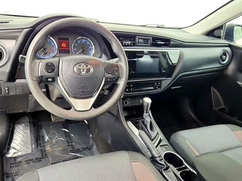 Used 2018 Toyota Corolla LE FWD image 12
