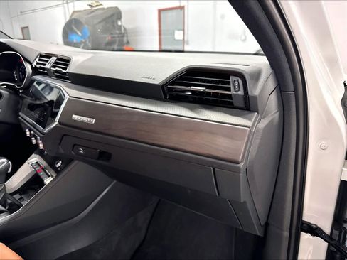 Used 2025 Audi Q3 2.0T Premium w/ Convenience Package AWD/4WD image 17