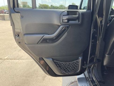 Used 2017 Jeep Wrangler Unlimited Sahara AWD/4WD image 12