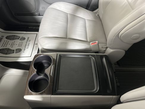 Used 2018 Toyota Sienna AWD image 22