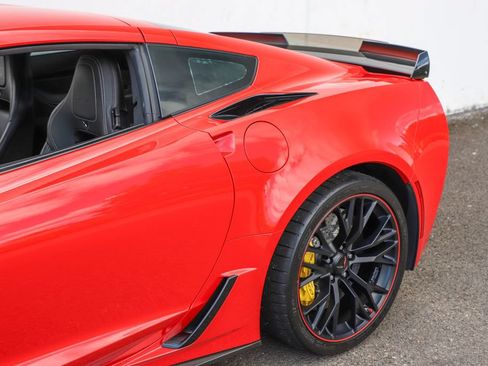 Used 2017 Chevrolet Corvette Z06 w/ Z07 Performance Package RWD image 32