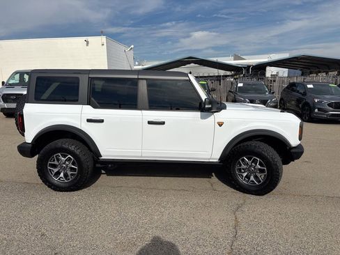 Used 2024 Ford Bronco Badlands image 4