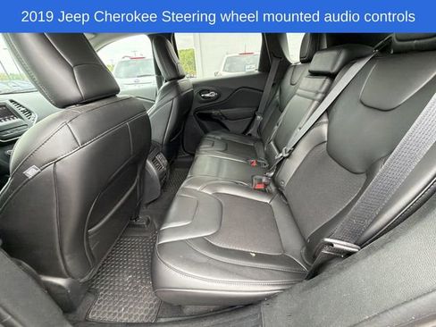 Used 2019 Jeep Cherokee Latitude Plus AWD/4WD image 14