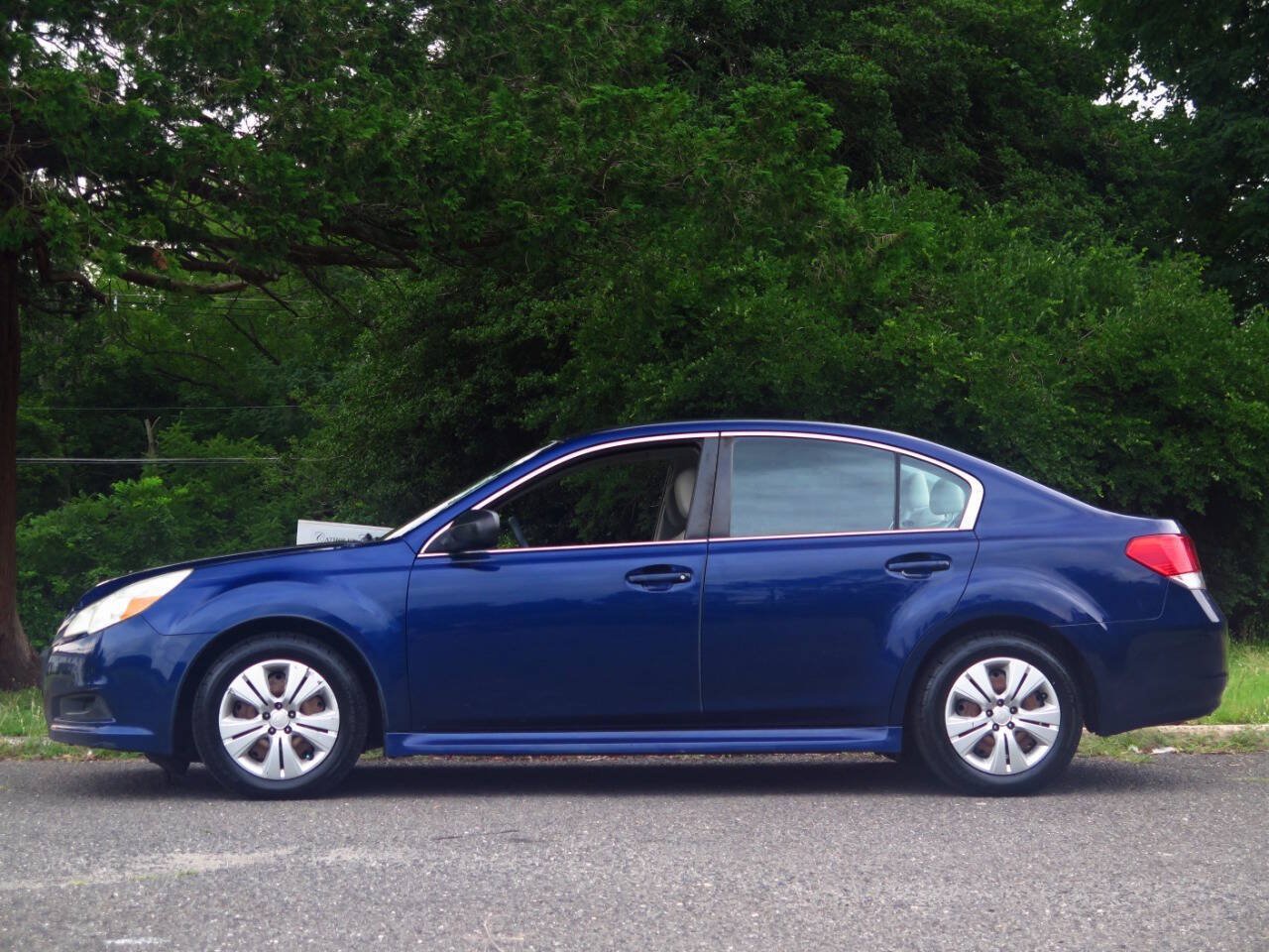 Used 2011 Subaru Legacy 2.5i AWD/4WD image 2