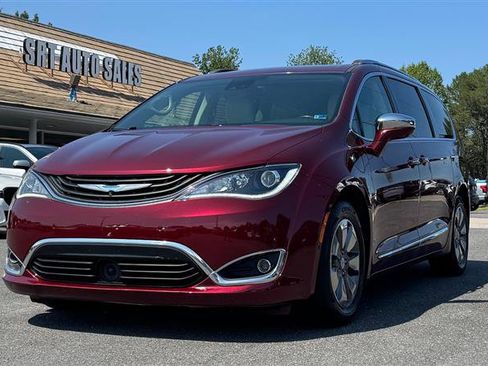 Used 2018 Chrysler Pacifica Limited w/ Advanced Safetytec Group FWD image 2