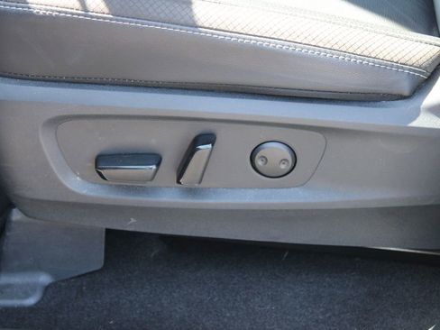 Used 2025 Nissan Pathfinder SL image 19