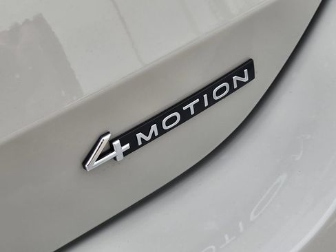 New 2026 Volkswagen Tiguan SEL R-Line AWD/4WD image 8