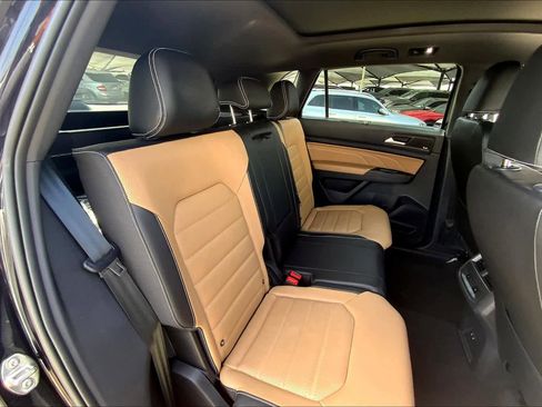 Used 2021 Volkswagen Atlas Cross Sport SEL Premium image 18