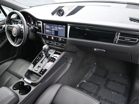 Certified 2025 Porsche Macan Turbo AWD/4WD image 33