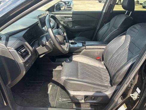 Used 2025 Nissan Rogue Platinum FWD image 17