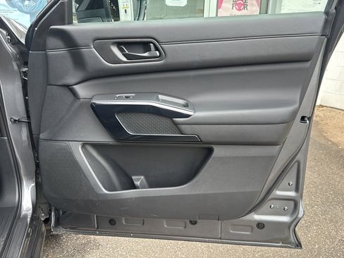 Used 2024 Nissan Pathfinder S AWD/4WD image 16