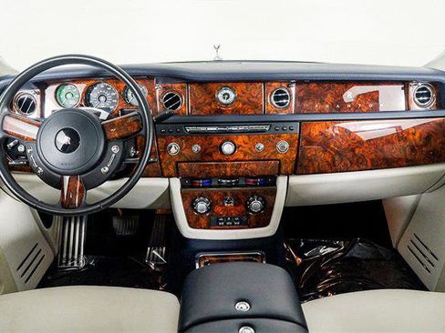 Used 2016 Rolls-Royce Phantom Sedan image 60