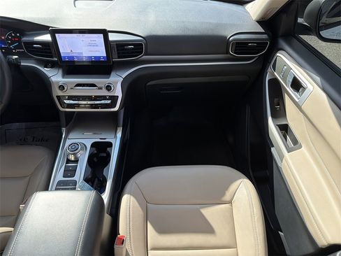 Used 2021 Ford Explorer XLT w/ Equipment Group 202A image 16