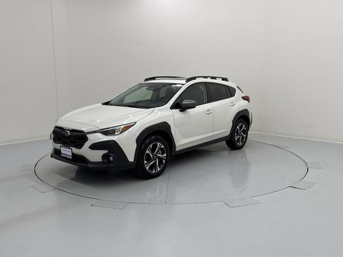 Used 2024 Subaru Crosstrek 2.0i Premium AWD/4WD image 2