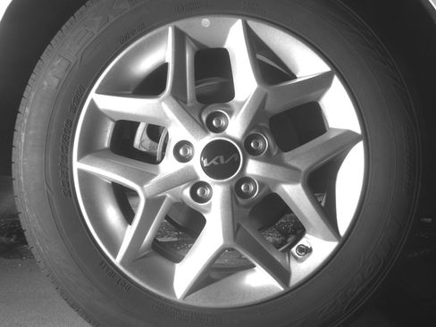 Used 2025 Kia Soul LX w/ LX Technology Package FWD image 15