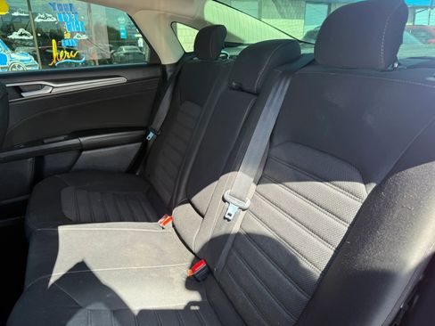 Used 2020 Ford Fusion SE FWD image 19