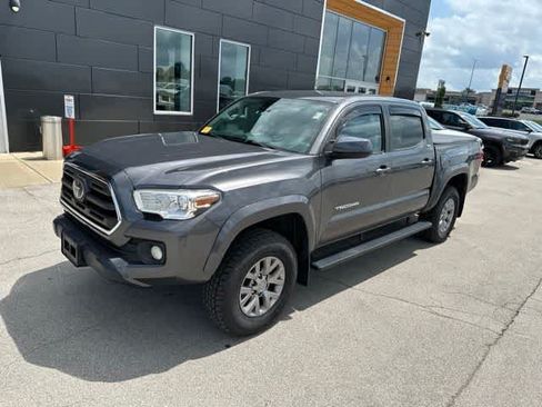 Used 2019 Toyota Tacoma SR5 AWD/4WD image 13