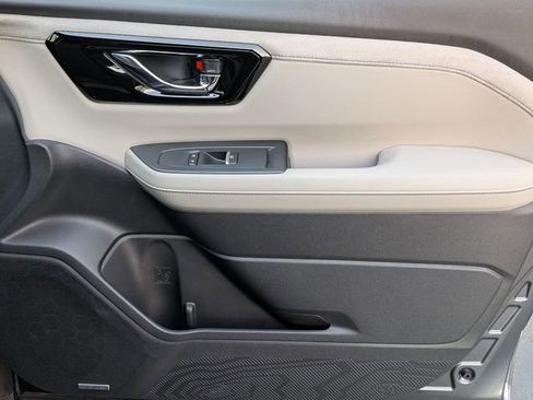 Used 2025 Subaru Forester Limited image 35