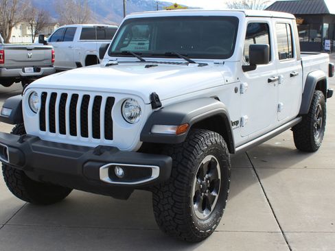 Used 2023 Jeep Gladiator Sport image 4