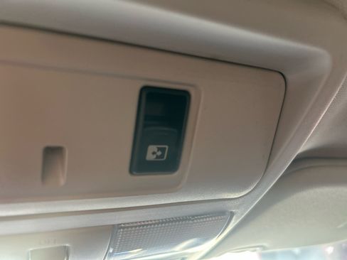 Used 2018 Nissan Titan SV w/ SV Convenience Package image 24