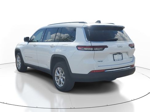 Used 2023 Jeep Grand Cherokee L Limited RWD image 4