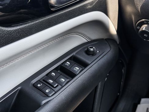 Used 2025 Jeep Compass Limited AWD/4WD image 19
