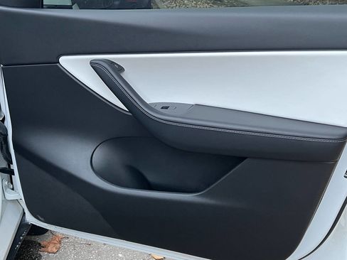 Used 2021 Tesla Model Y Performance image 21