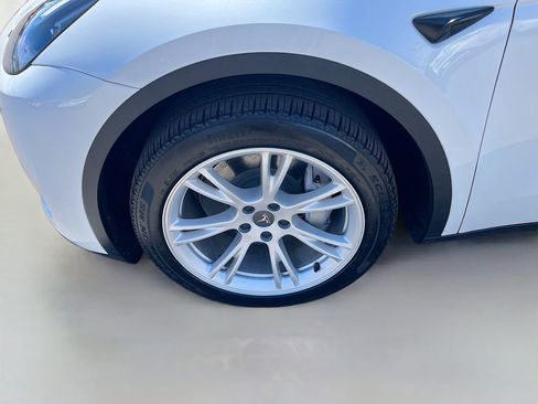 Used 2023 Tesla Model Y Long Range image 31